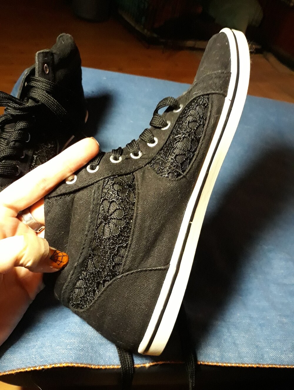 justice lace sneakers sz 9